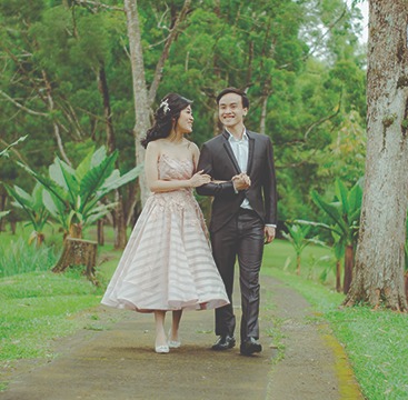 Punya budget pas-pasan tapi ingin foto pre-wedding yang bagus? Inilah beberapa tempat gratis di Jakarta yang bisa digunakan untuk lokasi foto pre-wedding!